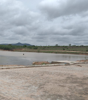 [Vídeo] Doze residências próximas à barragem em Canapi foram evacuadas de forma preventiva