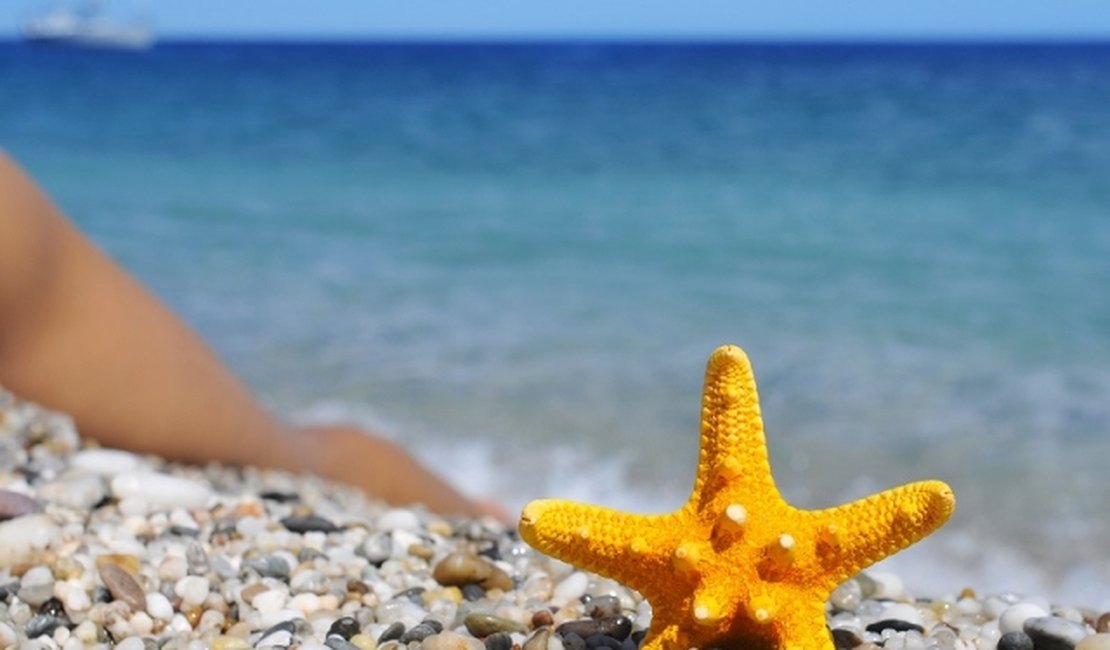 Praia de nudismo com sexo liberado é atração no sul da França