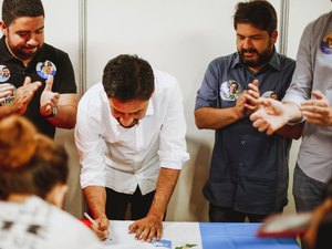 Termo de compromisso: Rodrigo garante manutenção do Programa do Leite de Alagoas