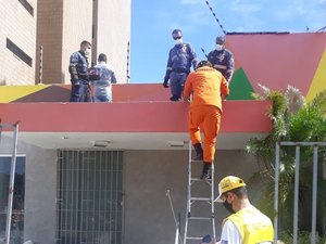 Morador de rua morre eletrocutado no bairro da Pajuçara