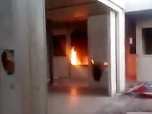 Vândalos causam incêndio em creche abandonada 