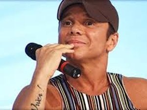 Netinho volta ao hospital e conta que vai tirar válvula do cérebro