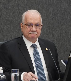 Fachin aguarda explicações de ministros para decidir sobre crise