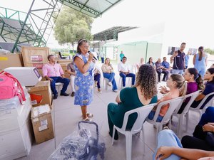 Tia Júlia entrega mais de 6 milhões em equipamentos para a Saúde