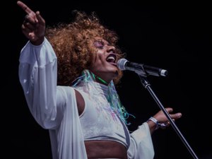 Show de Liniker é cancelado após falha técnica no Lollapalooza