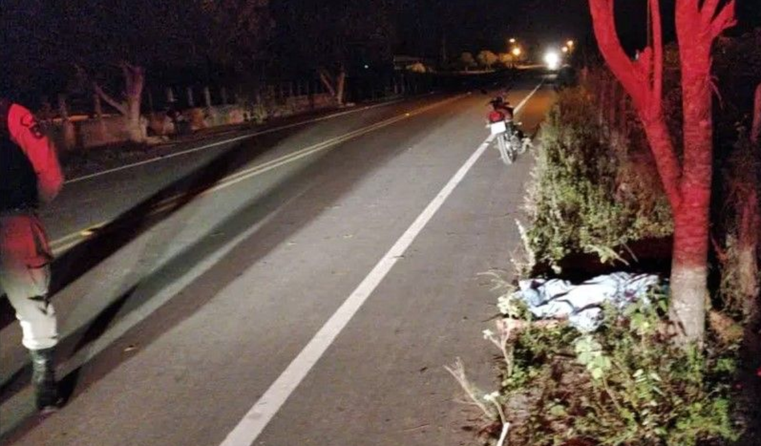 Motociclista morre no Sertão após colidir contra árvore
