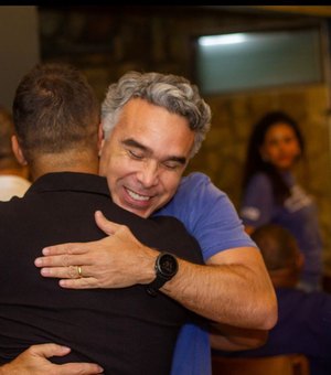 No Dia dos Professores, Rafael Brito celebra aprovação de projeto que garante piso salarial a contratados temporários