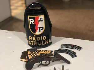 Polícia prende suspeito e apreende 'garrucha' em Arapiraca