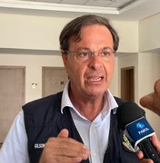 Ministro do Turismo elogia cadeira gigante de Maceió: 'ideia formidável'