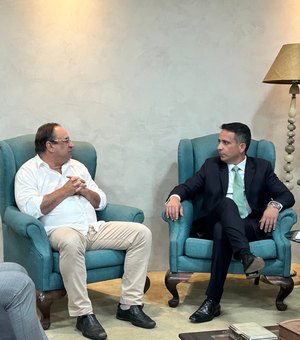 Abastecimento e saneamento são temas de encontro com prefeito de Arapiraca e governador