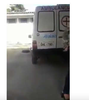 [Vídeo] Falta de remédios e ambulâncias revolta paciente em Atalaia