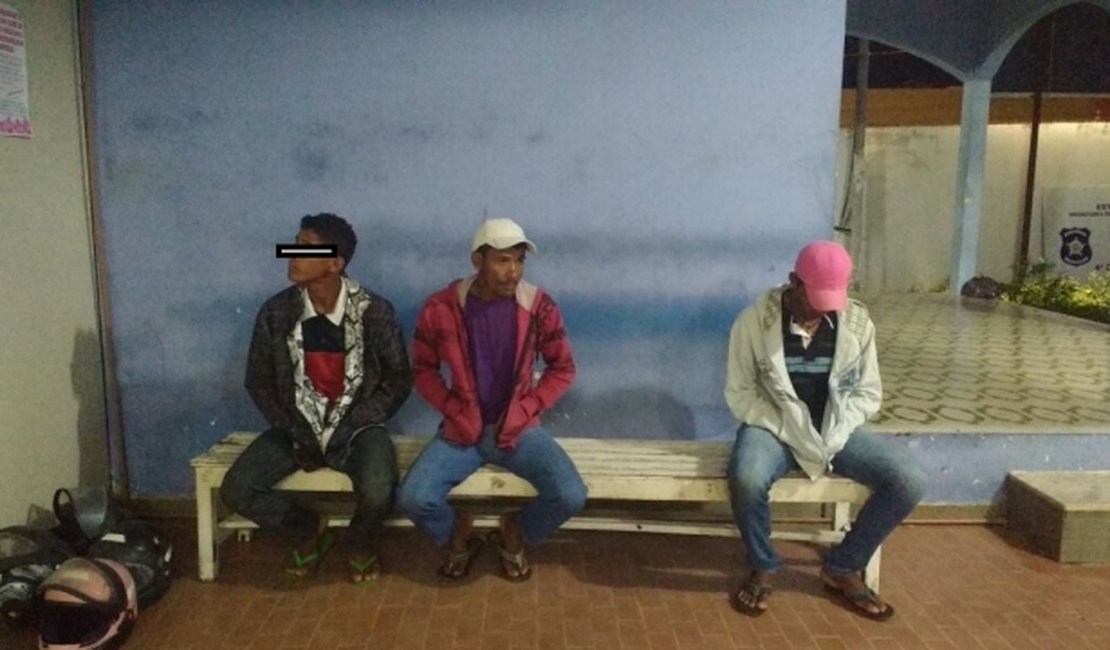 Jovens são presos e menor apreendido com veículos roubados