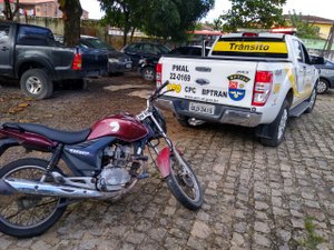 Polícia recupera veículo roubado em Maceió 