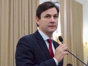 Prefeito troca Arthur Lira por senador Renan, que lhe quer como presidente da AMA