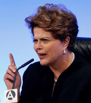 Dilma volta ao Congresso após impeachment e ataca privatizações