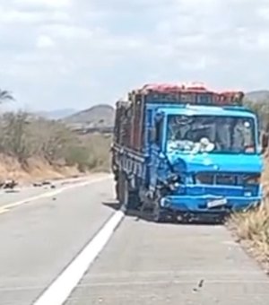 Motociclista morre após colisão com caminhão em Estrela de Alagoas