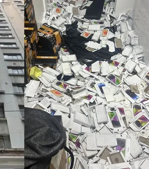 'Avalanche' de iPhone: PF faz ação em prédio com 12 andares de mercadorias