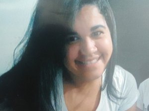 Universitária sai de casa para trabalhar e desaparece; família busca paradeiro