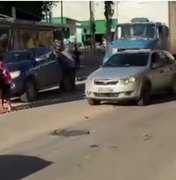 Caminhão tem falha mecânica e prejudica trânsito no Centro de Palmeira dos Índios