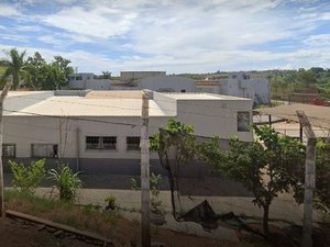 Detento joga água fervente no rosto de travesti após fim de namoro em penitenciária
