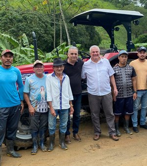 Alfredo Gaspar entrega maquinário agrícola e fortalece diálogo com a população de União e Murici