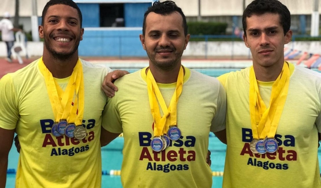 Quatro integrantes do Bolsa Atleta Alagoas conquistam 13 medalhas em triatlo e natação