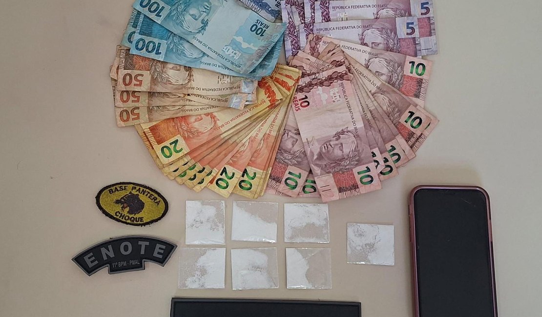 Mulher é presa por suspeita de tráfico de drogas na Vila Matias, em Penedo