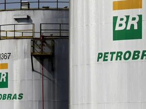 Petrobras reduz gasolina em 3,9% e diesel em 1,9% antes de volta de impostos sobre combustíveis