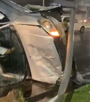 Acidente grave  é registrado na noite deste domingo (29) na Avenida Durval de Góes Monteiro, em Maceió