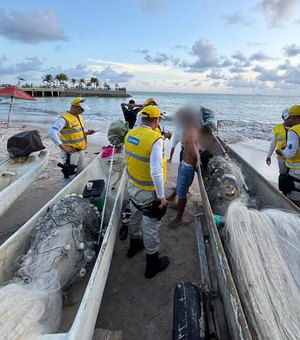 Cinco são presos por esconder 15 kg de drogas em canoas de pescadores na Ponta Verde