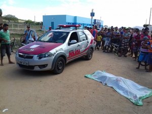 Jovem é assassinado com faca na cintura em Girau