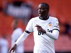 Jogadores do Valencia abandonam jogo contra o Cádiz após zagueiro relatar ofensa racista