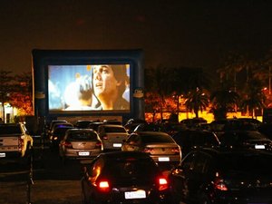 Maceió ganha cinema drive-in durante pandemia; veja programação