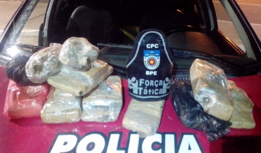 Polícia Militar apreende drogas na Grota do Estrondo em Maceió