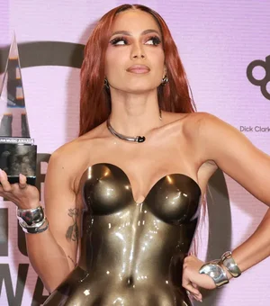 Anitta ganha prêmio no American Music Awards