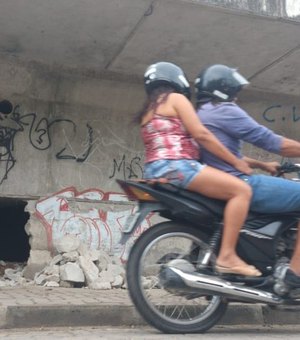 Criminosos explodem bomba em viaduto e incendeiam veículos em oficina no Ceará