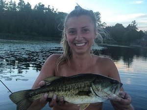 'Sutiã de peixe' vira moda na internet