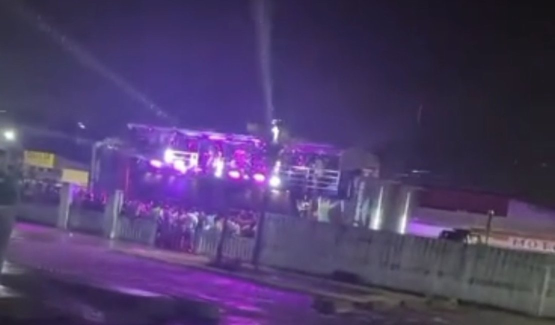 Trio elétrico de vereador em frente à igreja evangélica gera polêmica no Benedito Bentes