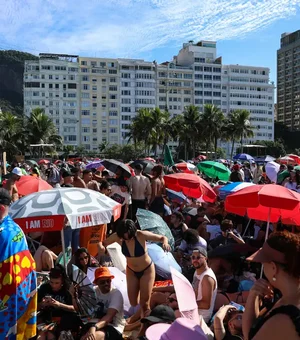 Fãs de Lady Gaga acampam nas areias de Copacabana para ver show