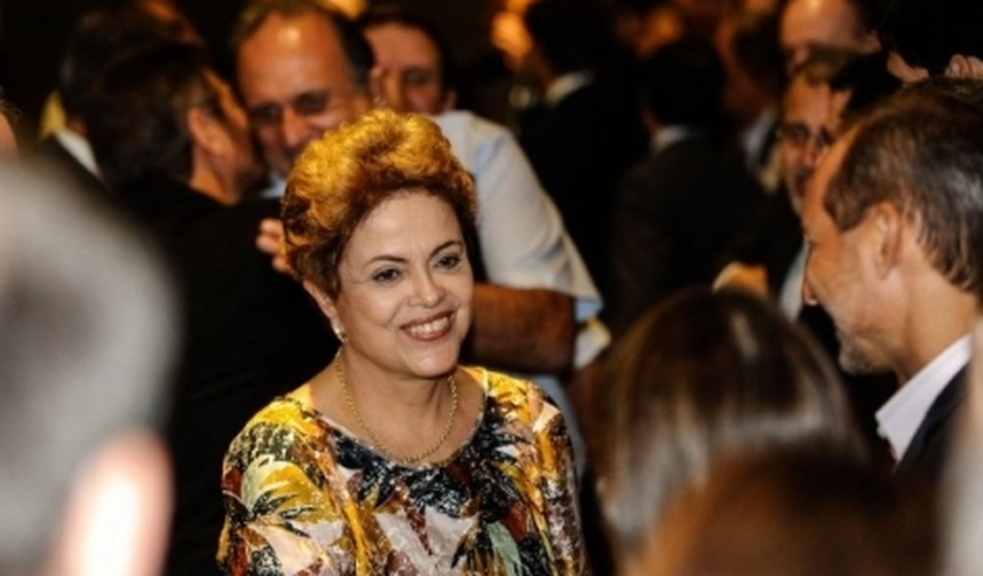 Dilma se reúne neste domingo com ministros para finalizar Orçamento de 2016
