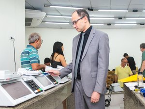 Após carga nas urnas eletrônicas, eleição suplementar em Porto Real do Colégio segue cronograma