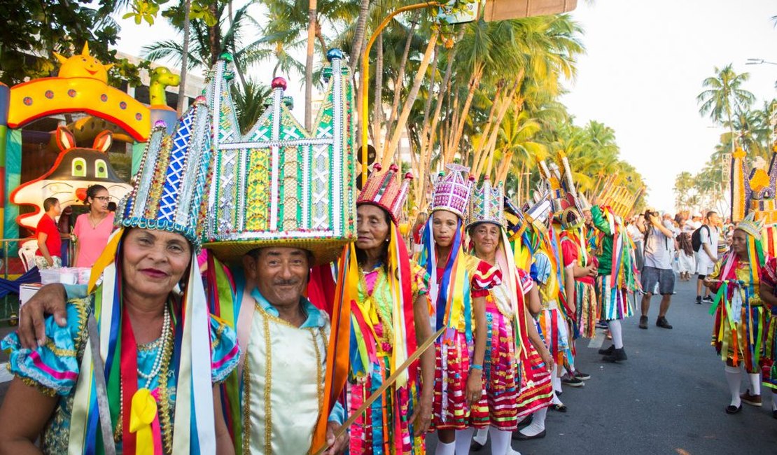 Desfile de Folguedos leva animação à orla neste domingo (22)