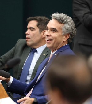PL de Rafael Brito garante assento especial para pessoas com deficiência em aviões