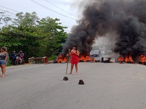 Operação termina com servidor agredido e confronto