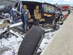 Carro em piloto automático bate e mata motorista