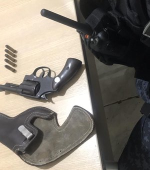 Jovem é preso com arma de fogo em via pública  de Arapiraca