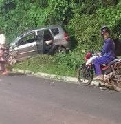 Motorista fica ferido após capotamento na ladeira de Fernão Velho, em Maceió
