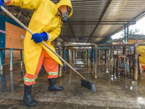 Mercado público e feira livre do Jacintinho recebem mutirão de limpeza