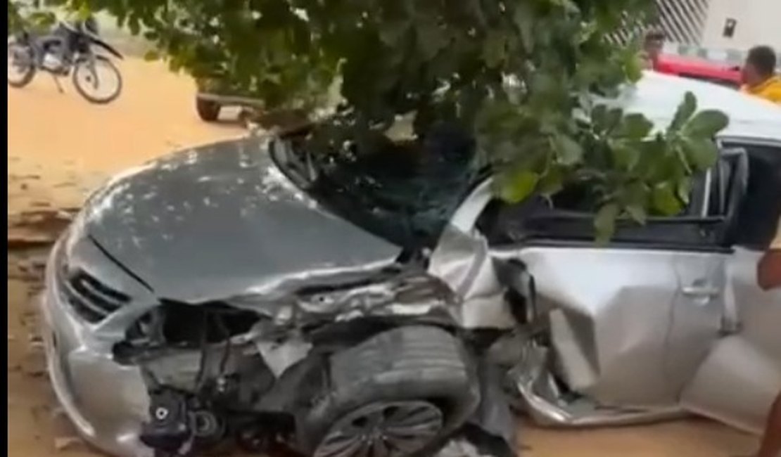 Cantor de vaquejada capota carro na zona rural de Girau do Ponciano