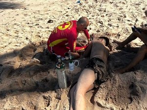 Bombeiros resgatam jovem vítima de afogamento na praia de Jacarecica
